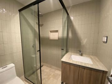 Loft Grande de Diseño Industrial con Mucha Luz Natural, Alquiler en Miraflores