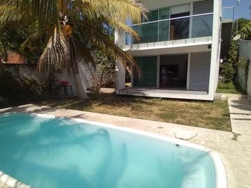 En Venta Casa de Playa, ubicada en Punta Canoa, zona norte de Cartagena, a 900 metros de la playa
