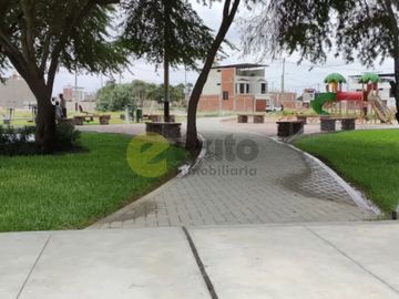 VENDO TERRENO EN LA MEJOR ZONA RESIDENCIAL LAS ACACIAS DE MIRAFLORES, CASTILLA