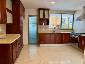 CASA EN VENTA EN NUEVA GALICIA, COTO VALENCIA
