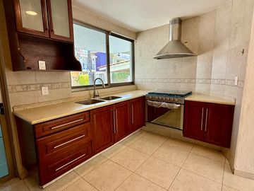 CASA EN VENTA EN NUEVA GALICIA, COTO VALENCIA