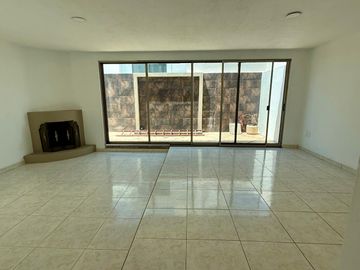 CASA EN VENTA EN NUEVA GALICIA, COTO VALENCIA