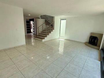 CASA EN VENTA EN NUEVA GALICIA, COTO VALENCIA
