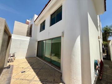 CASA EN VENTA EN NUEVA GALICIA, COTO VALENCIA