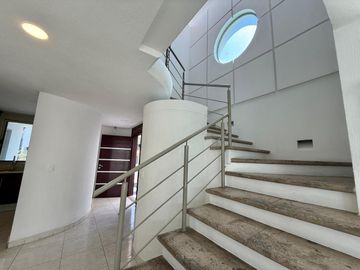CASA EN VENTA EN NUEVA GALICIA, COTO VALENCIA