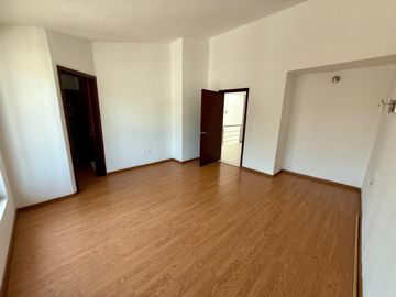 CASA EN VENTA EN NUEVA GALICIA, COTO VALENCIA