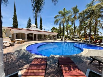 CASA EN VENTA EN NUEVA GALICIA, COTO VALENCIA