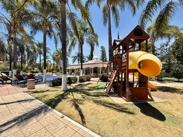 CASA EN VENTA EN NUEVA GALICIA, COTO VALENCIA