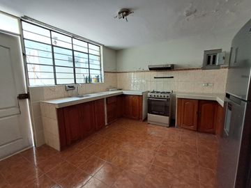 Alquiler de Cómodo Dúplex Cuatro Dormitorios, Cochera en Chorrillos