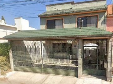 VENDO CASA EN COL VILLAS DEL MESON JURIQUILLA QUERETARO