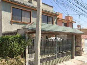 VENDO CASA EN COL VILLAS DEL MESON JURIQUILLA QUERETARO