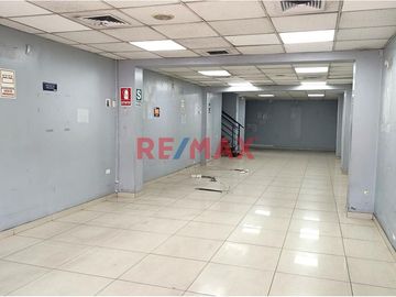 Se Alquila Local Comercial En Av Las Flores 170M2