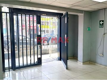 Se Alquila Local Comercial En Av Las Flores 170M2