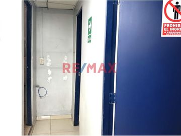 Se Alquila Local Comercial En Av Las Flores 170M2