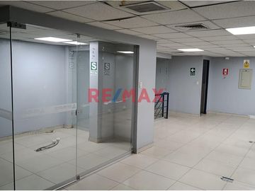 Se Alquila Local Comercial En Av Las Flores 170M2