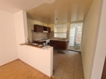 VENDO CASA EN VIÑEDOS DE BURDEOS, PUEBLA CERCA AEROPUERTO DE PUEBLA
