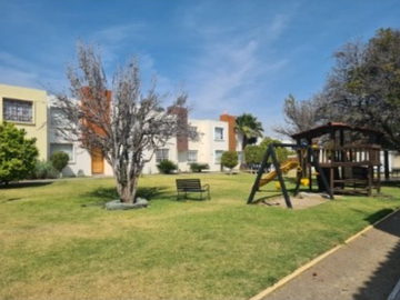VENDO CASA EN VIÑEDOS DE BURDEOS, PUEBLA CERCA AEROPUERTO DE PUEBLA