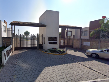 VENDO CASA EN VIÑEDOS DE BURDEOS, PUEBLA CERCA AEROPUERTO DE PUEBLA