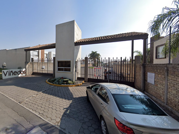 VENDO CASA EN VIÑEDOS DE BURDEOS, PUEBLA CERCA AEROPUERTO DE PUEBLA