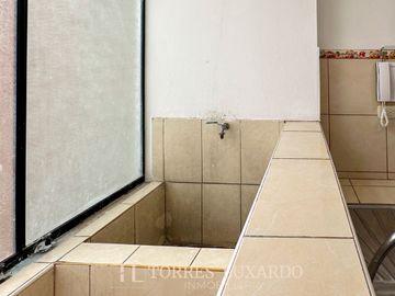 ALQUILER DEPARTAMENTO EN 3 PISO SURCO 2 HABITACIONES