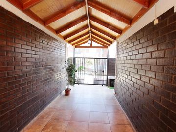Se Vende Cómoda Casa Pareada de 2 pisos en Maipú