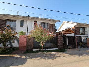 Se Vende Cómoda Casa Pareada de 2 pisos en Maipú