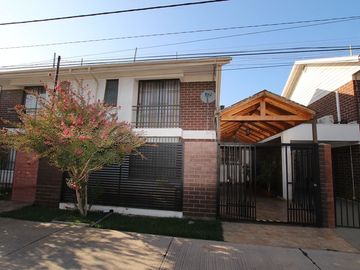 Se Vende Cómoda Casa Pareada de 2 pisos en Maipú