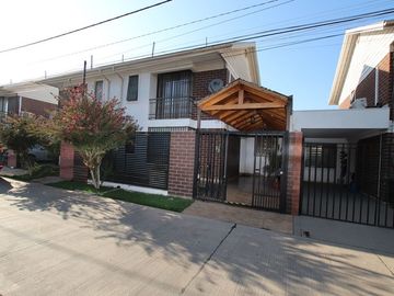 Se Vende Cómoda Casa Pareada de 2 pisos en Maipú