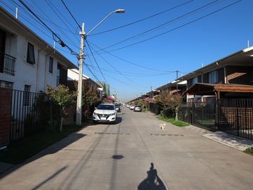 Se Vende Cómoda Casa Pareada de 2 pisos en Maipú