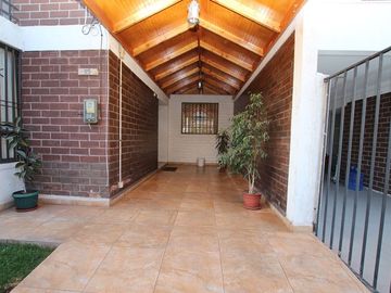 Se Vende Cómoda Casa Pareada de 2 pisos en Maipú