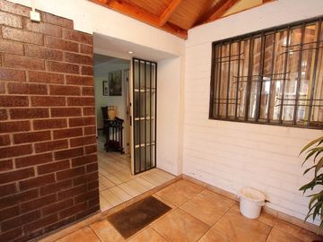 Se Vende Cómoda Casa Pareada de 2 pisos en Maipú