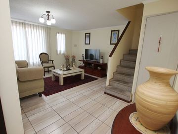 Se Vende Cómoda Casa Pareada de 2 pisos en Maipú