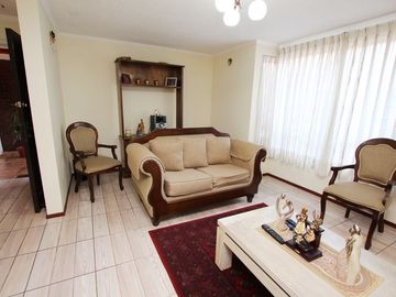 Se Vende Cómoda Casa Pareada de 2 pisos en Maipú