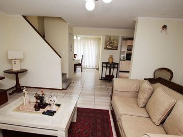 Se Vende Cómoda Casa Pareada de 2 pisos en Maipú