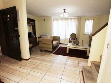 Se Vende Cómoda Casa Pareada de 2 pisos en Maipú