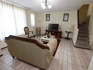 Se Vende Cómoda Casa Pareada de 2 pisos en Maipú