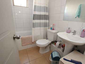 Se Vende Cómoda Casa Pareada de 2 pisos en Maipú