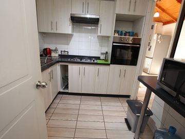 Se Vende Cómoda Casa Pareada de 2 pisos en Maipú