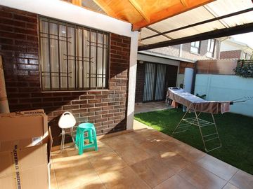 Se Vende Cómoda Casa Pareada de 2 pisos en Maipú