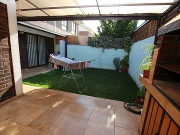 Se Vende Cómoda Casa Pareada de 2 pisos en Maipú