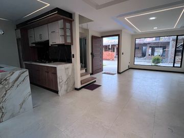 CASA VIP EN VENTA, Sector Ricaurte Sudamericano C1470