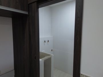 Moderno departamento con balcón, piscina y áreas sociales en Katamar II - Manta