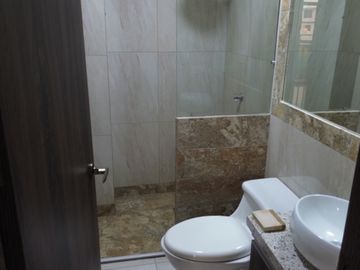 Moderno departamento con balcón, piscina y áreas sociales en Katamar II - Manta