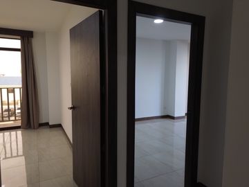 Moderno departamento con balcón, piscina y áreas sociales en Katamar II - Manta