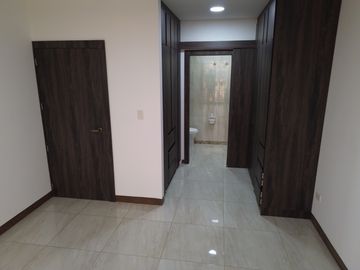 Moderno departamento con balcón, piscina y áreas sociales en Katamar II - Manta