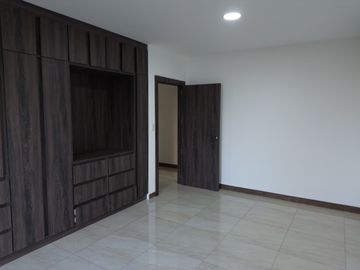 Moderno departamento con balcón, piscina y áreas sociales en Katamar II - Manta