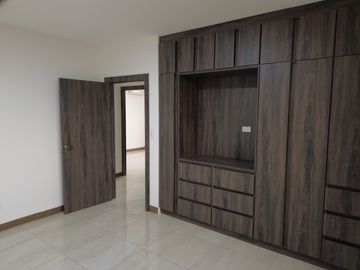 Moderno departamento con balcón, piscina y áreas sociales en Katamar II - Manta