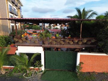 Moderno departamento con balcón, piscina y áreas sociales en Katamar II - Manta