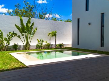 CASA EN CHOLUL, EN PRIVADA PLENUM RESIDENCIAL, ENTREGA INMEDIATA.