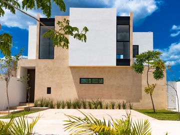 CASA EN CHOLUL, EN PRIVADA PLENUM RESIDENCIAL, ENTREGA INMEDIATA.